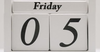 Günleri sayan beyaz takvimin zamanlaması. Zaman, teslim tarihi, toplantı ve planlama gibi kavramlar için harika. Beyaz Takvim Tarih Zamanlaması