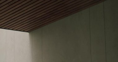 Tahta Tavan ve Beton Duvarlı Modern Mimari. Ahşap tavan ve beton duvarlar arasında bir kontrastı içeren şık bir mimari detay. Modern tasarım temaları için ideal.