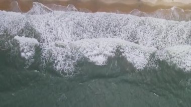 Brezilya 'da Rio Grande do Norte, Pipa' daki kumulların, plajların, uçurumların ve doğanın hava görüntüsü.