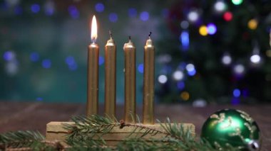 Advent sezon, dört mum yakma. Arka plan.