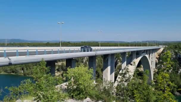 Silniční Most Přes Řeku Krku Chorvatsku Město Skradin — Stock video