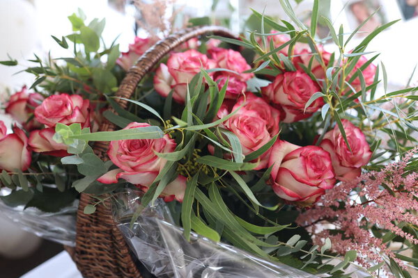 Schöner Strauß Roter Rosen — Stockfoto