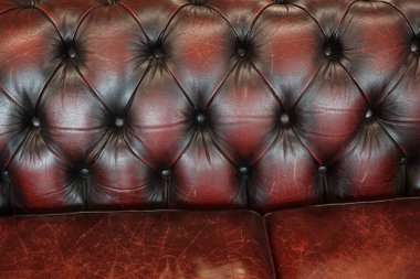 Eski deri bir kanepe parçası..