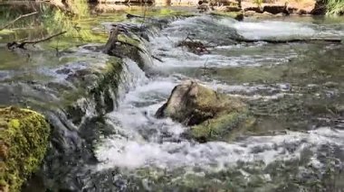 Almanya 'da Tauber Nehri' nde Akıntı.