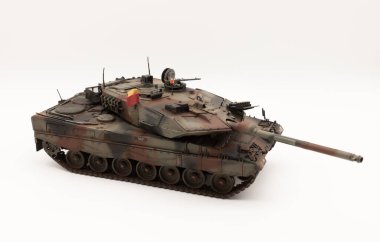 Alman Leoparı 2A6 Ana Savaş Tankı 135 model Italeri