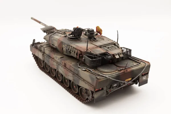 Leopardo Alemán 2A6 Tanque Batalla Principal Escala Modelo Italeri —  Fotos de Stock
