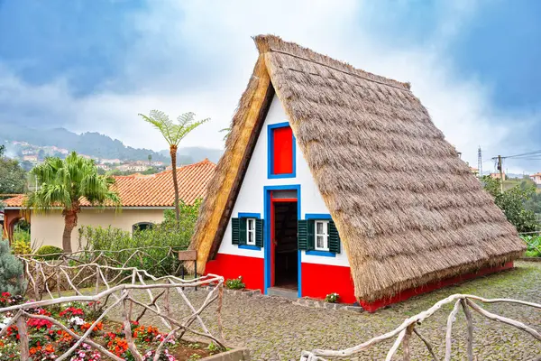 Traditionelles Landhaus Santana Madeira Portugal lizenzfreie Stockfotos