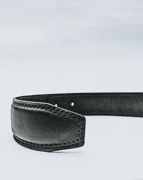 men\'s black leather belt, This high-resolution photo features a men\'s black leather belt, a staple accessory in any wardrobe. Crafted with precision, the belt showcases premium quality