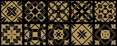 Karmaşık simetrik tasarımları olan bir dizi altın geometrik fayans deseni. Klasik ve Art Deco tarzından esinlenilmiştir. İç dekorasyon, duvar kağıtları ve ambalaj için mükemmel..