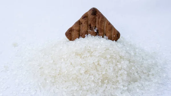 Sugar Heap Saklambaç Bisküvi Daldırılmış Beyaz Arkaplanda Zole — Stok fotoğraf