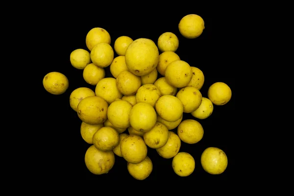 Haufen Zitronen Isoliert Auf Schwarzem Hintergrund — Stockfoto