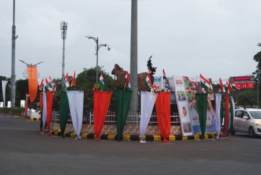 Har Ghar Tiranga Yatra. RAJKOT, GUJARAT, INDIA, DATED 13-08-2023, Racecourse Chowk 'un Uzun Görüşü, Hindistan Başbakanı Shree Narendra Modi, vatandaşları her bir evde Hint Ulusal Bayrağını göndere çekmeye çağırdı..