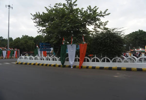 Har Ghar Tiranga Yatra 在印度瓜亚拉特邦的Rajkot 人民集会观看街道装饰印度总理Shree Narendra Modi敦促公民升起印度国旗 — 图库照片