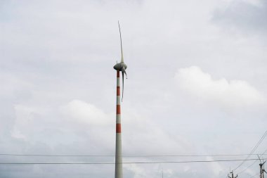 Sürdürülebilir Enerji: Tarımsal Ayarlarda Merkez Bileşen Olarak Rüzgâr Türbinleri