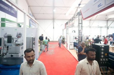 Rajkot, Gujarat, Hindistan. 27 Eylül 2024. Rajkot Machine Tools 'un 2024 numaralı girişinin arka tarafı..