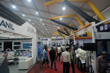 Rajkot, Gujarat, Hindistan. 27 Eylül 2024. Emersion Industries 'de trafik sıkışık, Rajkot Machine Tools 2024.
