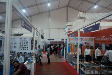 Rajkot, Gujarat, Hindistan. 27 Eylül 2024. Ahırların yürüme alanının uzun görüntüsü, Rajkot Makine Araçları 2024.