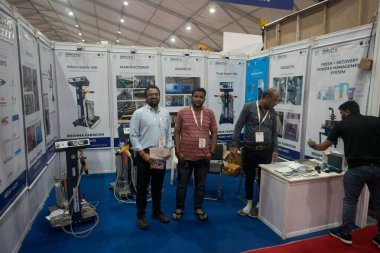 Rajkot, Gujarat, Hindistan. 27 Eylül 2024. Brahma kumaş tezgahı, Rajkot Makine Araçları Göster 2024.