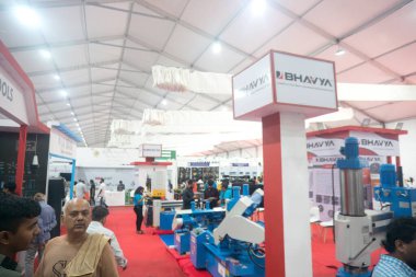 Rajkot, Gujarat, Hindistan. 27 Eylül 2024. Bhavya stop kenar görünümü, Rajkot Makine Araçları Göster 2024.