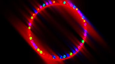 Renkli Hareket Bulanıklığıyla Dairesel RGB Işık Dizgileri Döngüsü