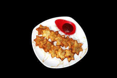 Hafif ve Flaky Aloo Puff Pastaları Tuzlu Domates Sosu ile Geliştirilmiştir.!