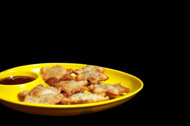 Baharatlı domates soslu Altın Yıldızlı Aloo Puf Böreği Çay Zamanı Şımartılması İçin Sofistike Bir Isırık!