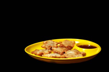 Çıtır Star Aloo Puff Pastaları Lezzetli Domates Dalı - Zarif Aperatifler İçin Neşeli Lezzetli!