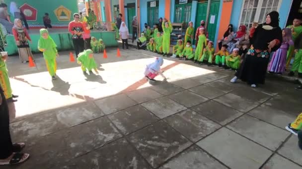 Girls Competing Independence Day Celebration Event Carrying Marbles Spoon Video — Vídeo de Stock