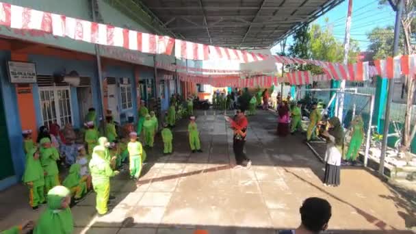 Barns Verksamhet Skolmiljön Videofilmer Södra Kalimantan Indonesien Augusti 2022 — Stockvideo