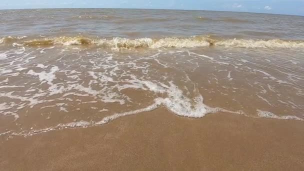 Hava Kamerasından Çekilen Okyanus Dalgaları Yavaş Hareket Ediyor Yaz Mevsiminde — Stok video