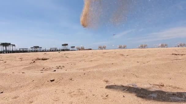 Αργή Κίνηση Των Συστάδων Άμμου Που Πέφτουν Από Τον Γαλάζιο — Αρχείο Βίντεο