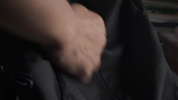 Siyah Renkli Bir Çantanın Fermuarını Açıp Kapatmak Torbanın Fermuarını Çekiyorum — Stok video