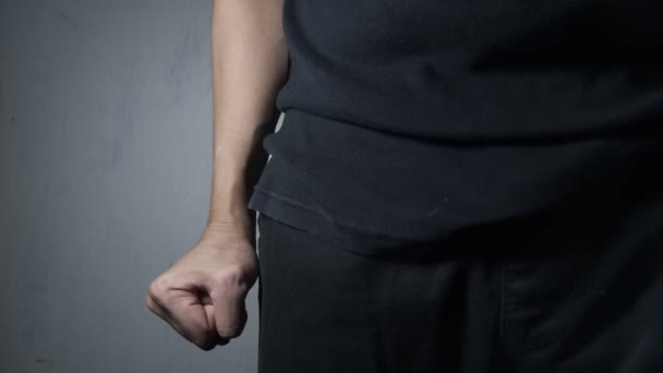 Чоловік Стискає Кулак Зліться Стисніть Кулаки Стрілянина Розлюченою Людиною Клекінг — стокове відео