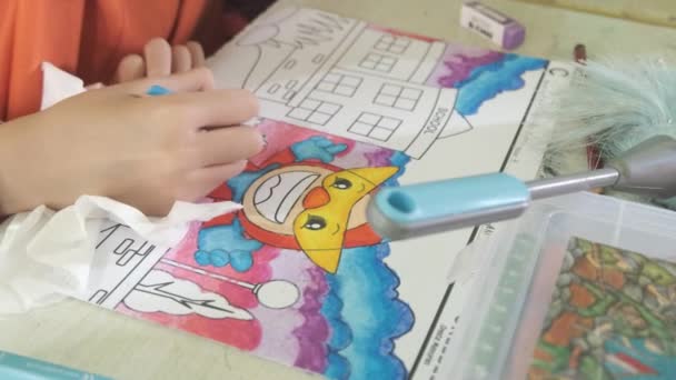 Carefully Coloring Character Picture Tissue Wrapped Hand Avoid Smudging Colors — Stock Video
