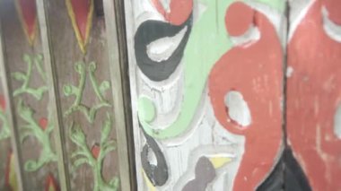 Kalimantan Anonim Şirketi 'nden ev çitlerine geleneksel Dayak oymaları. Karmaşık desenler ve tasarımlar zengin kültür mirası ve işçiliğini gösteriyor, projeler için mükemmel. 4K
