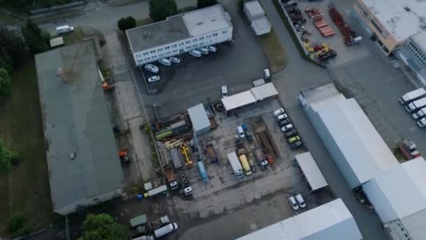 Industrial District Warehouses Factories Parked Delivery Cars Vans Early Evening — Stock Video