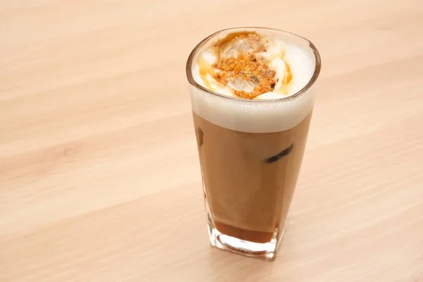 Kola Macchiato Kaffe Glas Träbord — Stockfoto