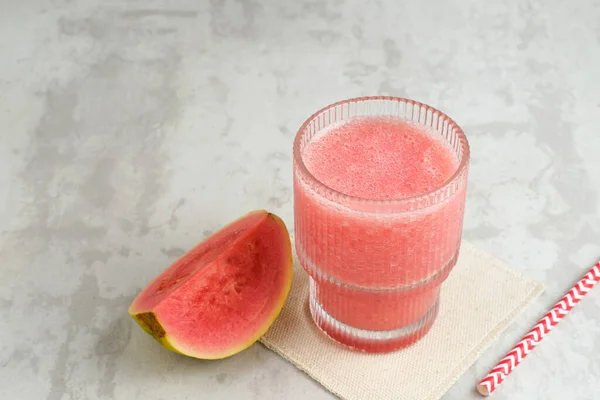 Bicchiere Succo Guava Rosa Biologico Nutriente — Foto Stock