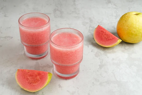 Ett Glas Näringsrik Ekologisk Rosa Guava Juice — Stockfoto