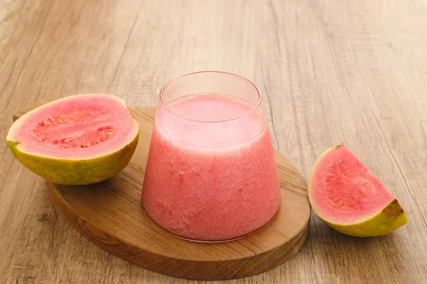 Een Glas Voedzaam Biologisch Roze Guava Sap — Stockfoto