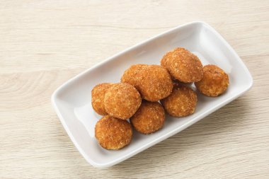 Un, tereyağı, yumurta, peynir ve palmiye şekerinden yapılmış Palm Sugar Cheese Cookies. Endonezya 'da Idul Fitri döneminde popüler