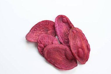 Keripik Ubi Ungu ya da Tatlı Patates cipsi, Endonezya geleneksel çerezi. 