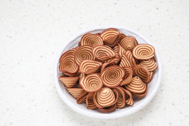 Kue Kuping Gajah, Endonezya geleneksel aperatifi, eşsiz şekilli, tatlı ve çıtır çıtır..