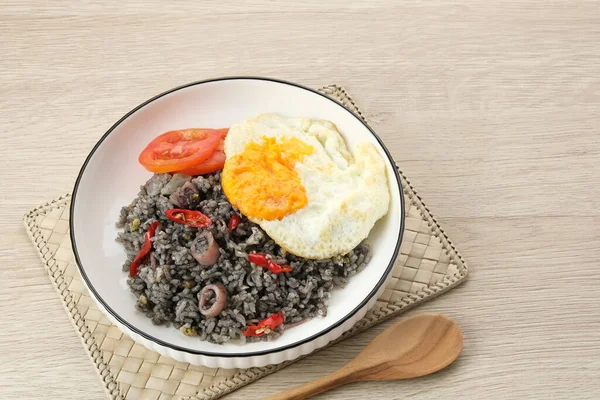 Nasi Goreng Cumi Hitam Black Squid Fried Rice Σερβίρεται Λευκό — Φωτογραφία Αρχείου