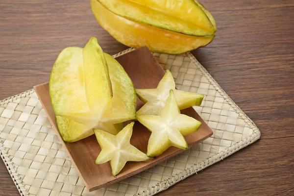 Belimbing Nebo Starfruit Averrhoa Karambola Dřevěné Desce — Stock fotografie