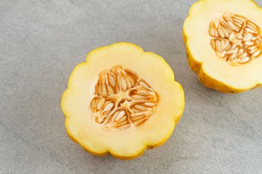 Blewah, Cantaloupe veya Salatalık melo, Endonezya 'da sıklıkla Ramadhan aylarında ferahlatıcı içecek olarak kullanılan bir karpuz türüdür..