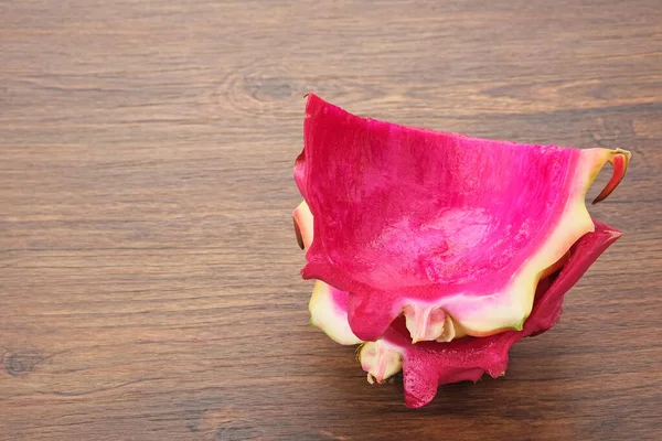 Fruta Dragão Com Carne Removida Deixando Apenas Pele — Fotografia de Stock
