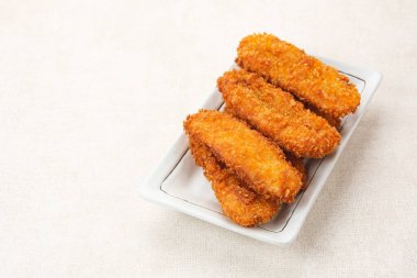 Pisang Goreng Krispi veya çıtır muzlu börek. Endonezya yemekleri