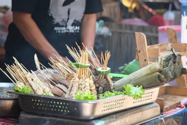 Sate Ayam Csirke Satay Mogyorószósszal Indonézia Egyik Legnépszerűbb Utcai Étele — Stock Fotó