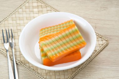 Kue Lapis veya Kue Pepe veya yapışkan katmanlı kek, Endonezya geleneksel çerezi 